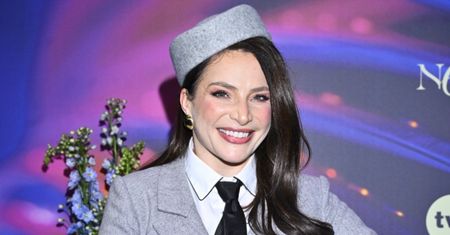 Pozbawiona makijażu Anna Dereszowska pozdrawia z BASENU i zbiera komplementy: "Jesteś boska" (FOTO)