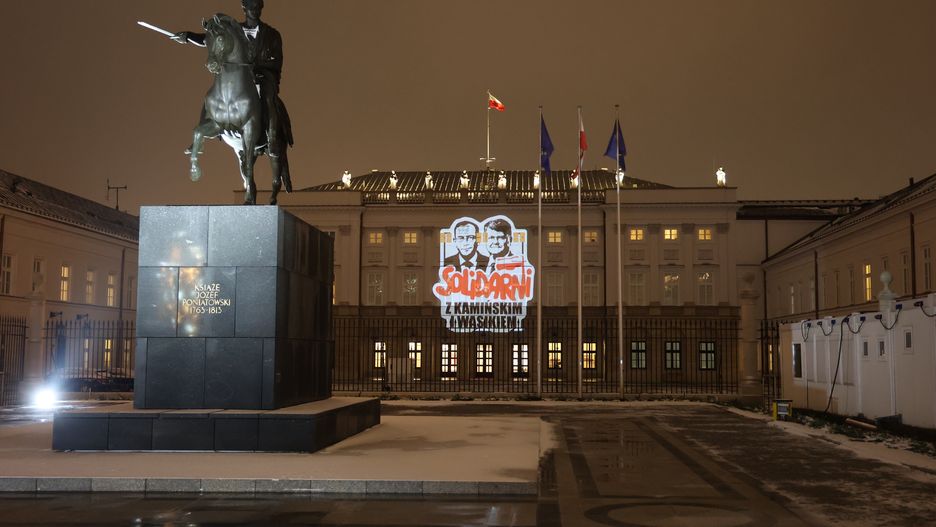 Pa�ac Prezydencki
Szymon Pulcyn
grafika, iluminacja, Pa�ac Prezydencki, Solidarni z Kami�skim i W�sikiem