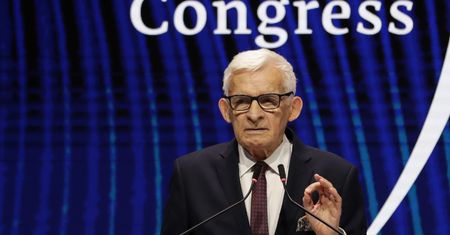 Kończy przygodę w PE. Tyle zarobił Buzek jako europoseł