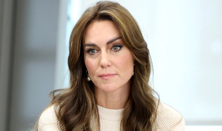 TYLKO NA PUDELKU: Ekspertka ocenia Kate Middleton w dobie kryzysu wizerunkowego. Wspomina o "wodospadzie problemów, który wyleje się na rodzinę królewską"
