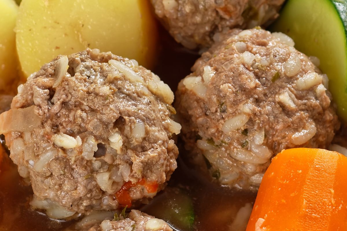 Jeżyki to nietypowe kotlety z mięsa mielonego. Tak pyszne, że nawet teściowa pochwali
