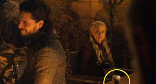 Kubek z kawą Starbucksa w serialu „Gra o tron”: HBO: to pomyłka
