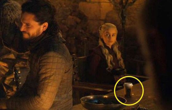 Kubek z kawą Starbucksa w serialu „Gra o tron”: HBO: to pomyłka