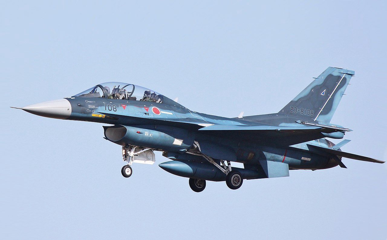 F-2 (tu w wersji dwuosobowej) - dobrze widoczna trójdzielna osłona kabiny