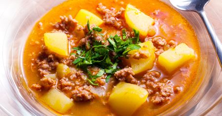 Gdy zostaje mi rosół, robię z niego zupę kozacką. Rozgrzewa lepiej niż gruby koc