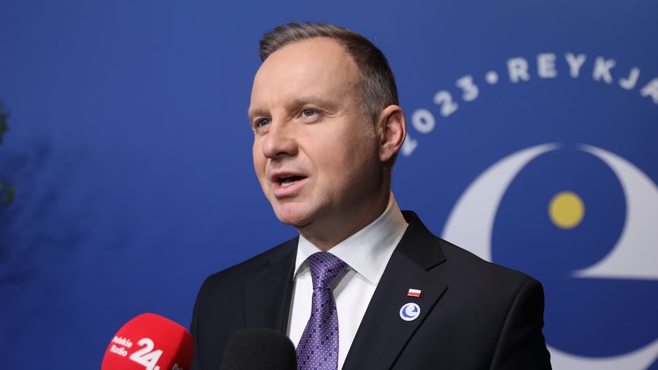 Andrzej Duda
Rejkiavik, Islandia, 17.05.2023. Prezydent RP Andrzej Duda w Centrum Konferencyjnym Harpa w Rejkiaviku, 17 bm. w drodze na debat� generaln� "United for Europe" w ramach 4. Szczytu G��w Pa�stw i Szef�w Rz�d�w Rady Europy "United Around Our Values". (aldg) PAP/Leszek Szyma�ski
Leszek Szyma�ski
dyplomacja, dyplomatyczna, g�owa pa�stwa, polityk, polityka, szczyt, wizyta, zagraniczna, 4 4., debata, generalna, g�owy pa�stw, rada Europy, szefowie rz�d�w
