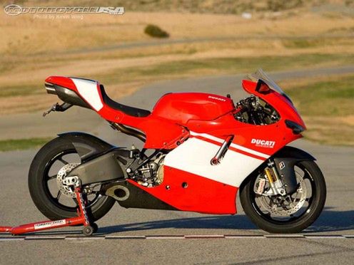 Premiera: Ducati Desmosedici RR