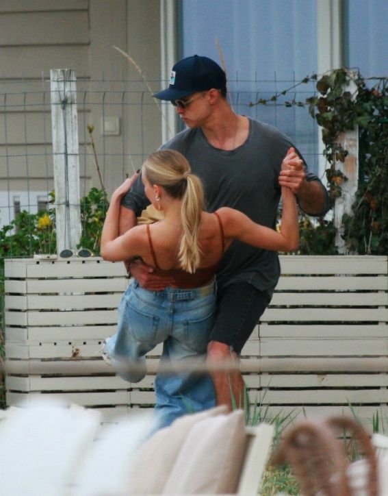 Maciej Zakościelny i Sara Janicka bawią się w Sopocie