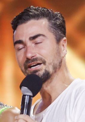 Jan Kliment dziękuje Edwardowi Miszczakowi w TzG