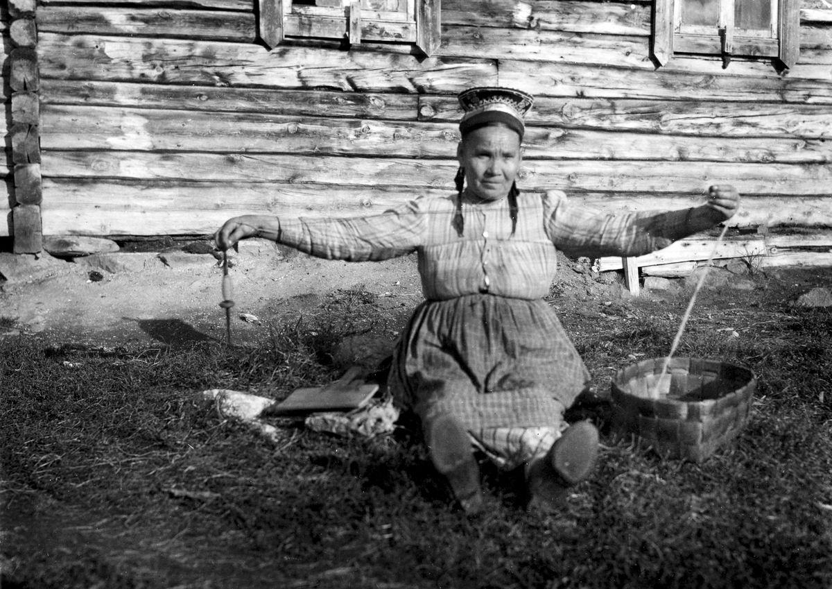 Kobieta z ludu Saamów w Finlandii, zdjęcie z 1950 roku