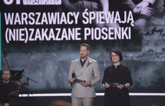 Czy zmiana prowadzących wpłynęła na widownię koncertu powstańczych piosenek? Mamy dane