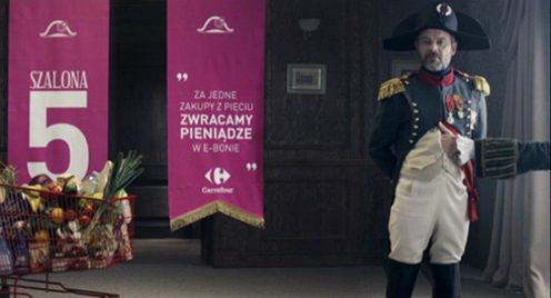 Jacek Braciak jako Napoleon reklamuje powrót "Szalonej 5" w Carrefourze (wideo)