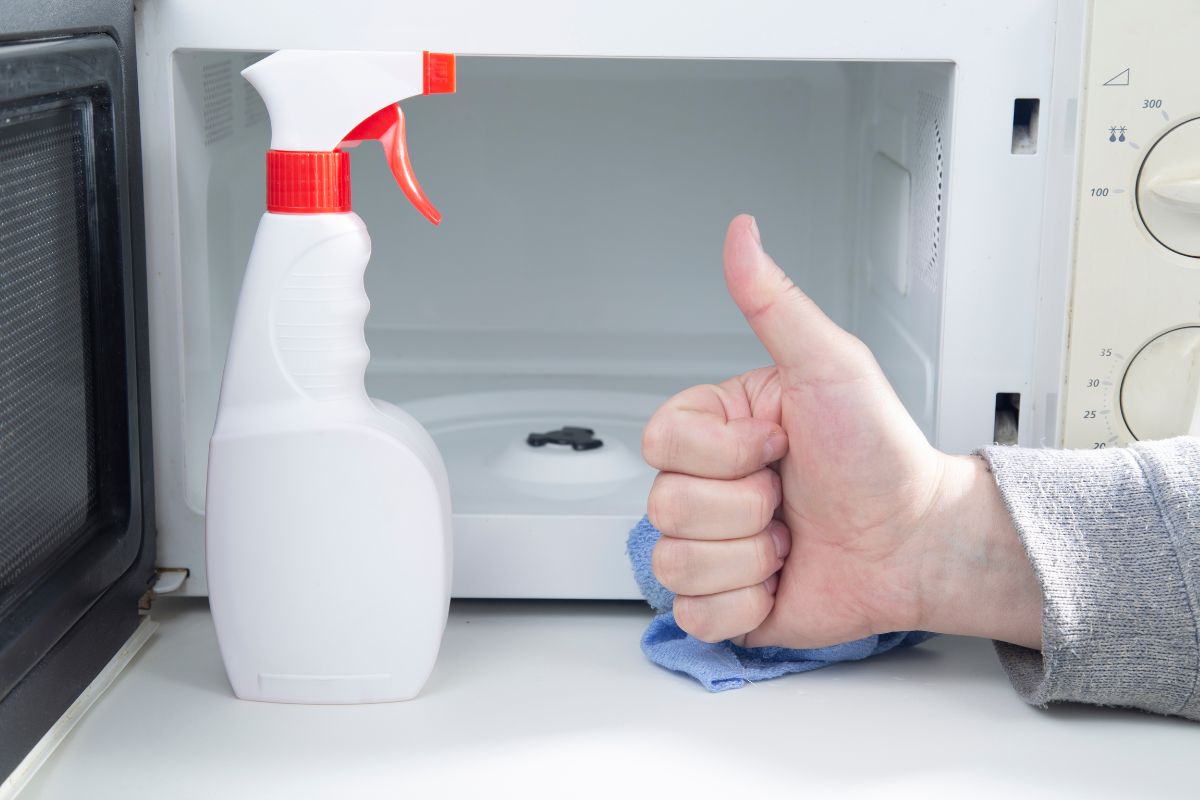 What's the best way to clean a microwave?