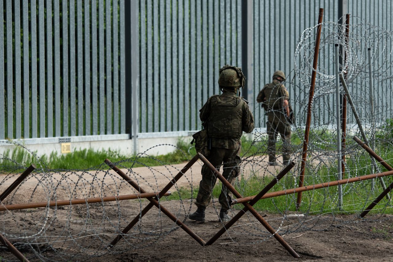 Będą zmiany w prawie dla żołnierzy. Tusk zapowiada