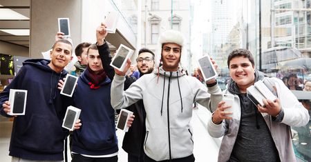 Apple spowalnia iPhone'y – czy polskie przepisy umożliwiają reklamację?