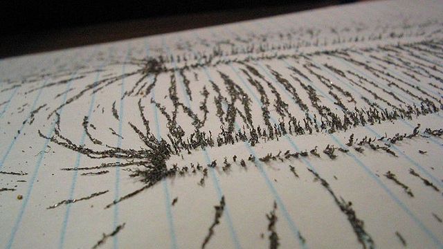 Paznokcie malowane... magnesem [wideo] 1