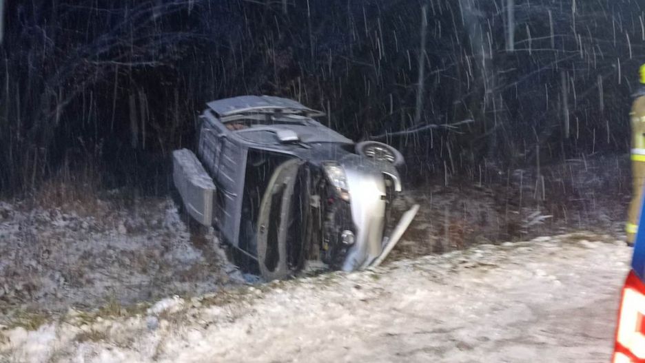 Bus wpadł w poślizg 