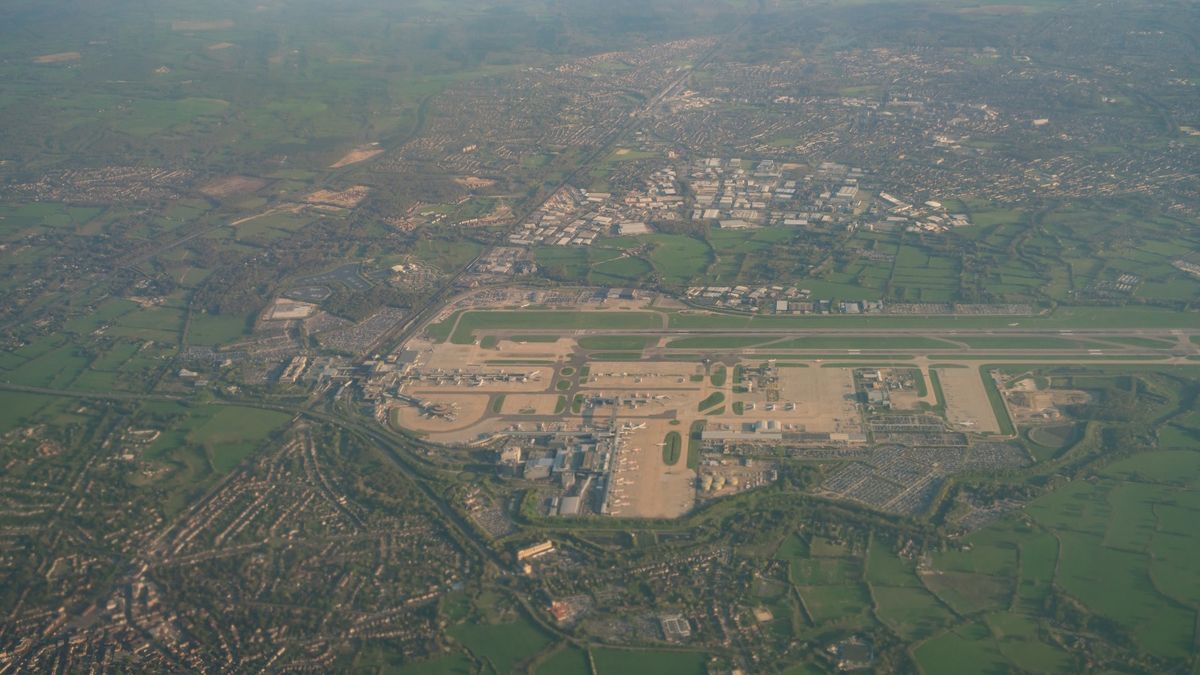 Lotnisko Gatwick widoczne z samolotu 