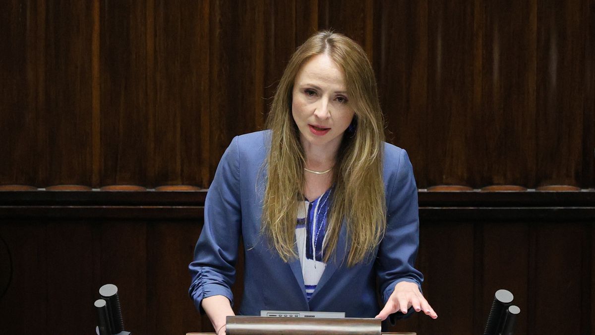 Minister rodziny, pracy i polityki społecznej Agnieszka Dziemianowicz-Bąk