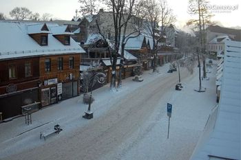 Była 8:16. Tak wyglądają Krupówki w Boże Narodzenie. Zaskakujący widok