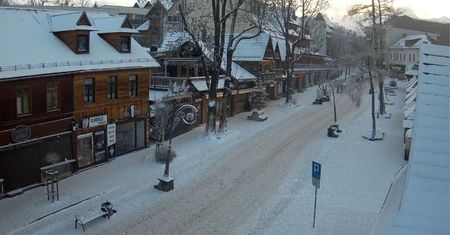 Była 8:16. Tak wyglądają Krupówki w Boże Narodzenie. Zaskakujący widok