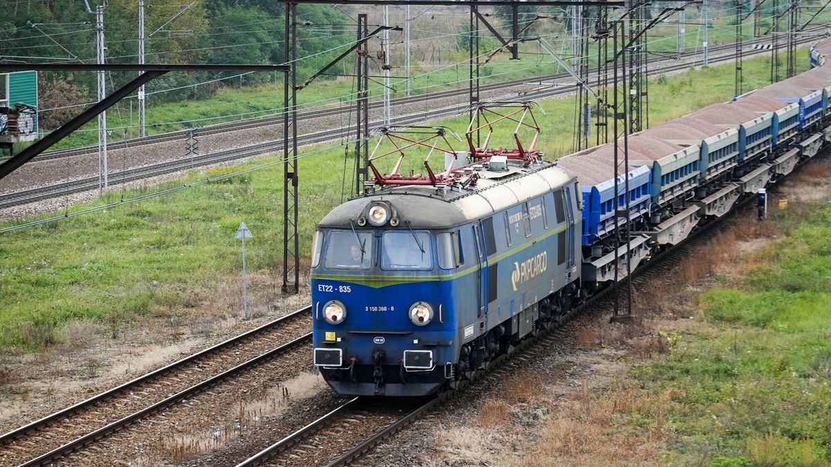 Przeciągająca się eskalacja napięcia na granicy białoruskiej może uderzyć w polskie interesy na Nowym Jedwabnym Szlaku - pisze "Rz" 