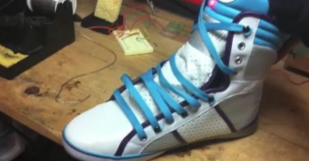 Samowiążące się buty - wreszcie poręczny model [wideo]