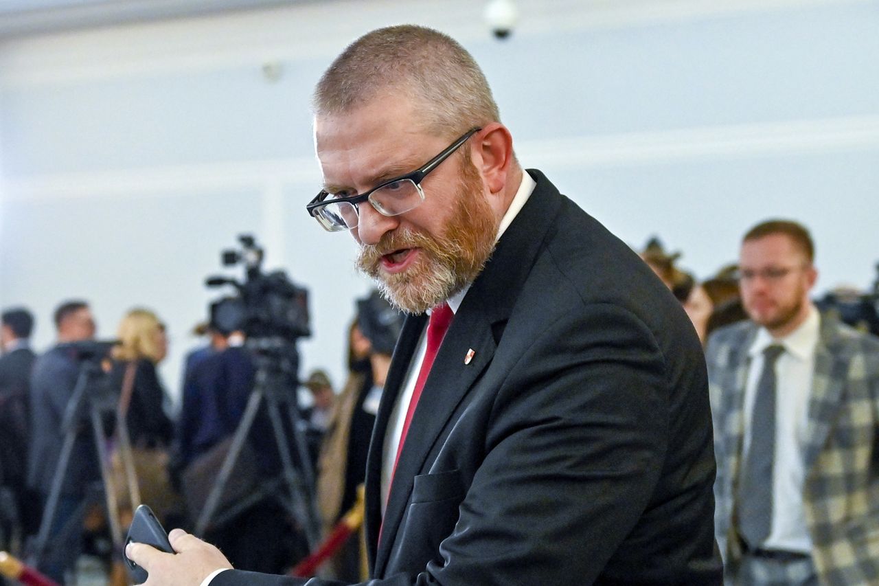 Znów gorąco wokół Brauna. Hołownia zaalarmował służby