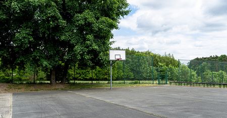 Biali nie potrafili skakać. Jak zmieniła się osiedlowa koszykówka i jak koszykówka zmieniała ludzi