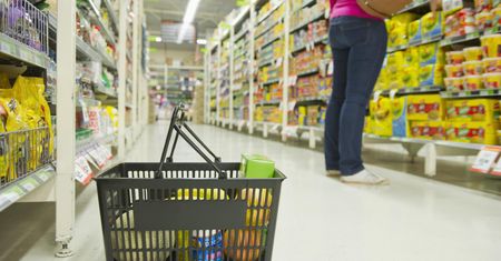 Gorsze produkty w niektórych krajach. Raport ujawnia skalę problemu