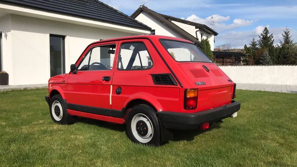 Czerwony "maluch" jest w idealnym stanie