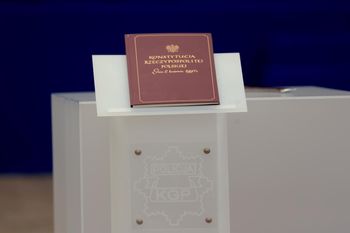 Małżeństwo, partnerstwo, najbliższe osoby... Komu potrzebna jest konstytucja?