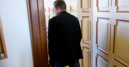 Proboszcz z konta parafii przelał sobie 1,2 mln zł. Tak broni się w sądzie