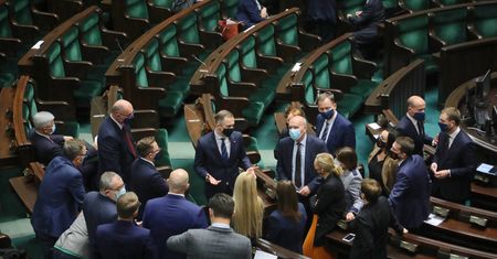 Katastrofalny sondaż dla KO. Michał Kamiński komentuje