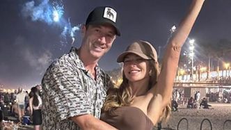 Anna Lewandowska w objęciach Roberta Lewandowskiego pozdrawia z nocnej imprezy na plaży w Barcelonie: "AMAZING" (ZDJĘCIA)