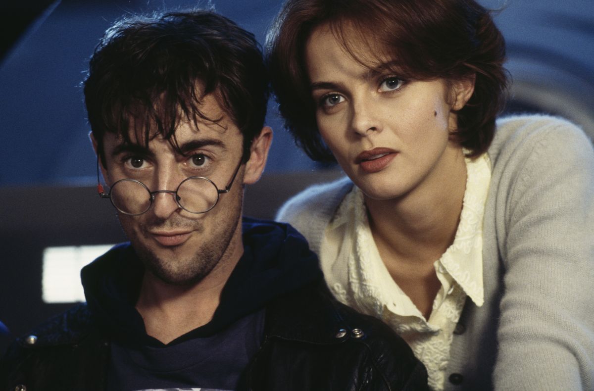 Izabella Scorupco i Alan Cumming w filmie "GoldenEye" z 1995 r. 