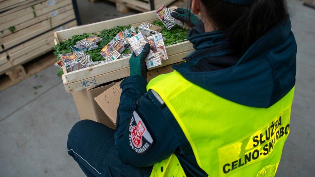 Budzisko: Udaremniono przemyt tysięcy nielegalnych papierosów