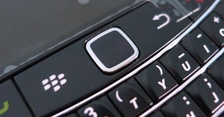 Colt - BlackBerry bez klawiatury QWERTY i trackpada?
