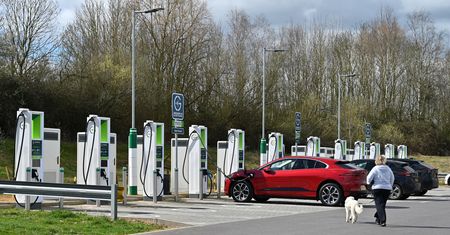 Wojna cenowa na rynku elektryków zmienia układ sił. BMW i Citroen wyprzedzają Teslę