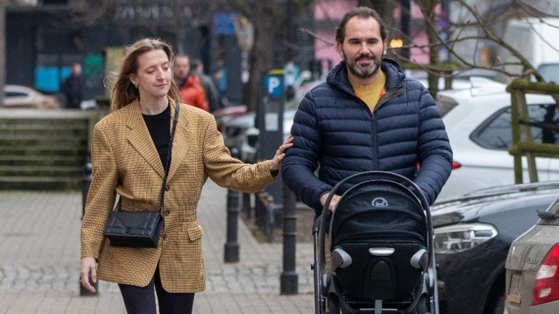 Lara Gessler i Piotr Szeląg spacerują po Warszawie