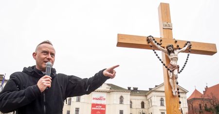 Już nie stoi na czele "Wojowników Maryi". Wielkie oburzenie