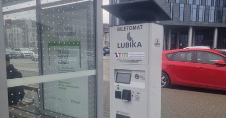 Ten biletomat nie wymaga przyłącza do sieci energetycznej. To pierwsze takie urządzenie w Lublinie