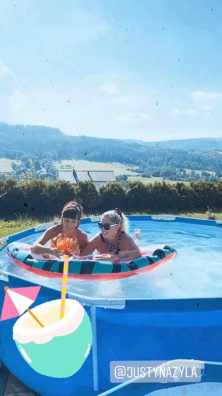 Justyna Żyła i Patrycja Wieja prezentują swoje ciała w bikini
