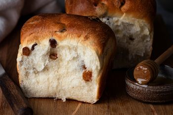 Polacy mówią, że smakuje jak chałka. Francuz od razu zauważy różnicę