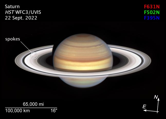 Plamy na pierścieniach Saturna pojawiają się sezonowo.