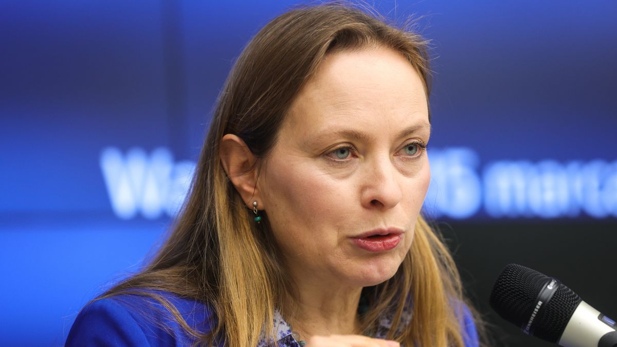 Warszawa, 15.03.2024. Minister funduszy i polityki regionalnej Katarzyna Pełczyńska-Nałęcz podczas briefingu prasowego w siedzibie Ministerstwa Funduszy i Polityki Regionalnej w Warszawie, 15 bm. Tematem spotkania była m.in. Rewizja Krajowego Planu Odbudowy. (jm) PAP/Rafał Guz