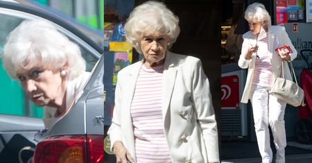 85-letnia Krystyna Loska CAŁA NA BIAŁO przemierza Warszawę srebrnym samochodem, pędząc do apteki i na stację benzynową (ZDJĘCIA)