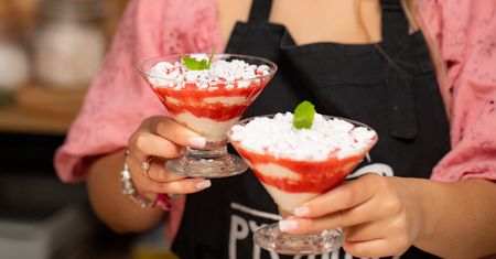 To najlepszy deser z truskawkami. Eton mess to słodki bałagan w najlepszym wydaniu