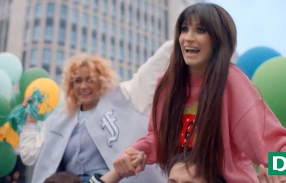 Sylwia Grzeszczak w nowej kampanii Deichmann śpiewa o byciu sobą