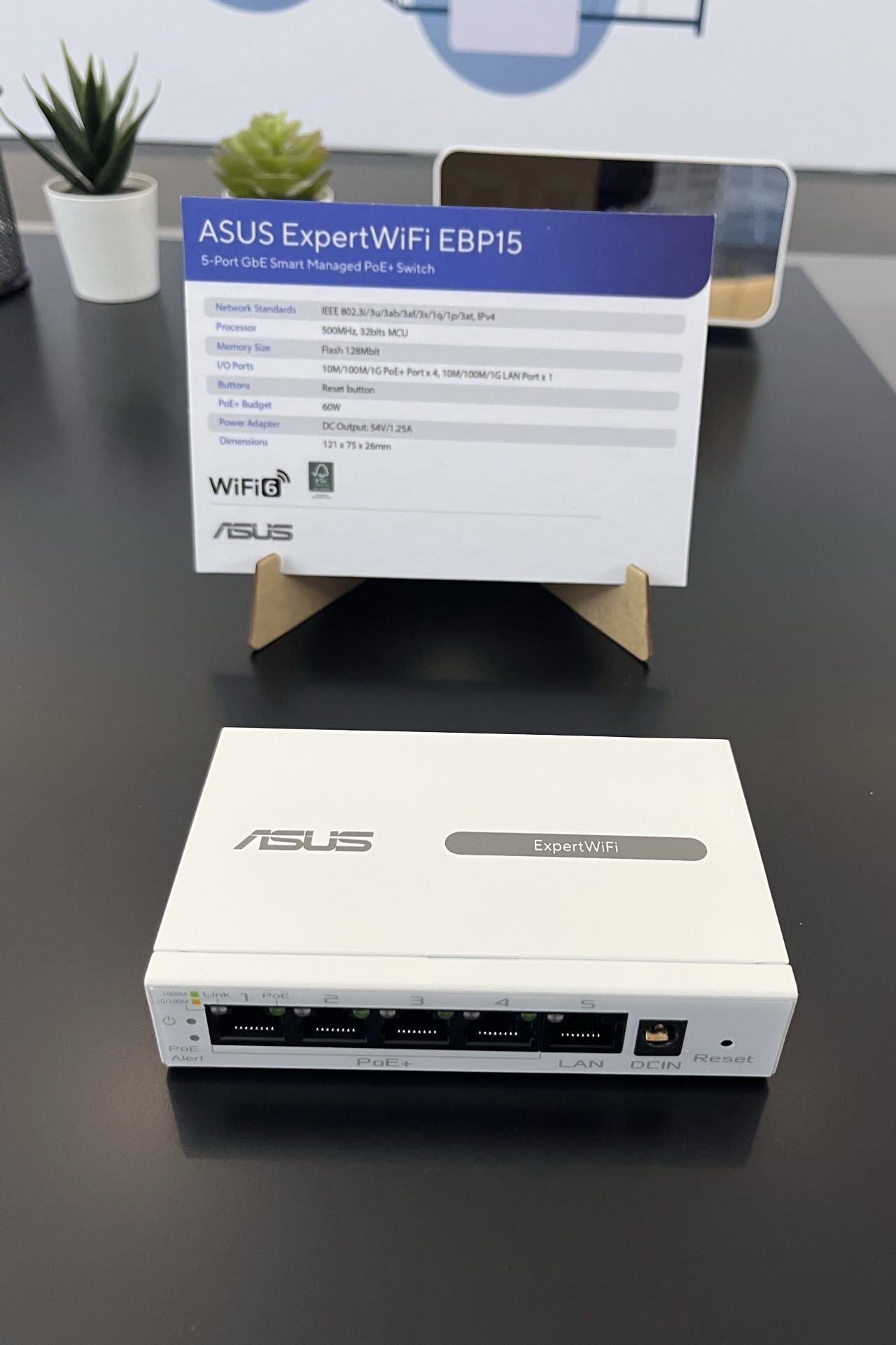 ASUS Computex 2023 - ExpertWiFi - switch ASUS ExperWiFi EBP15